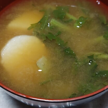 里芋と春菊のお味噌汁